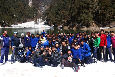 Students at Dodital trek in Himalayas
