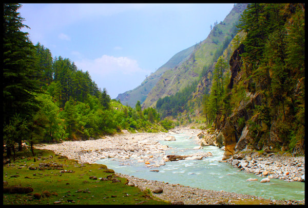 The river Tons descends from Har ki doon surrounded by dense green. This rive is one of the main tributaries of the river Yamuna. It originates from Jumdar glacier.