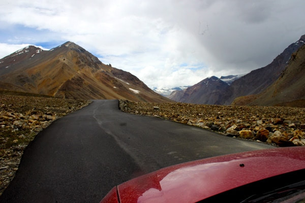 Driving to Baralacha Pass between Lahaul and Spiti